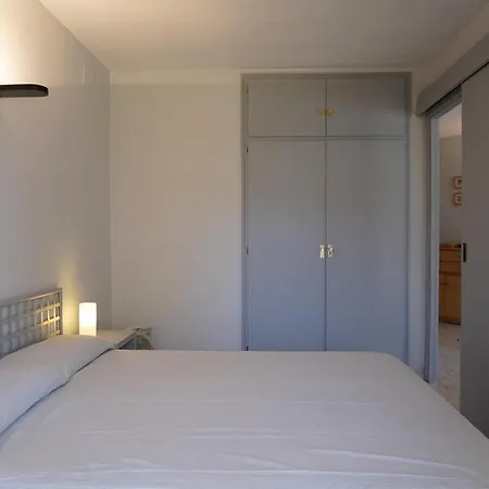 En Planta Baja Con Terraza Y Piscina Cerca De La Playa De L'estartit - Es-323-86 *
