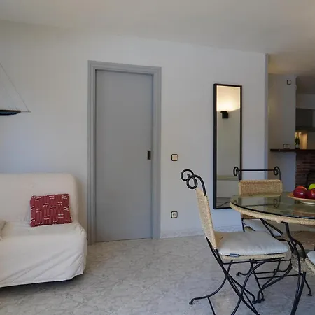 Apartamento En Planta Baja Con Terraza Y Piscina Cerca De La Playa De L'estartit - Es-323-86 *
